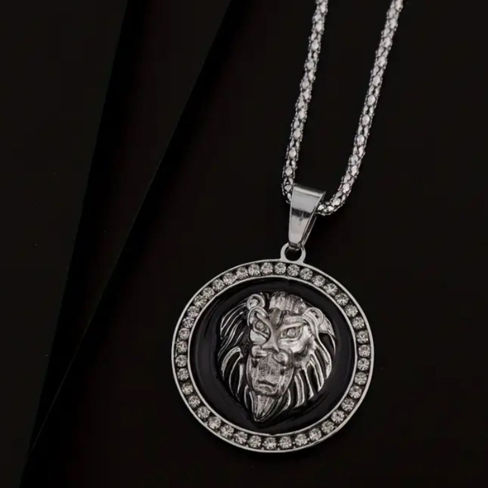 ⭐️NEW⭐️Silver Tone Lion Head Pendant Necklace with Rhinestones Designer Inspired